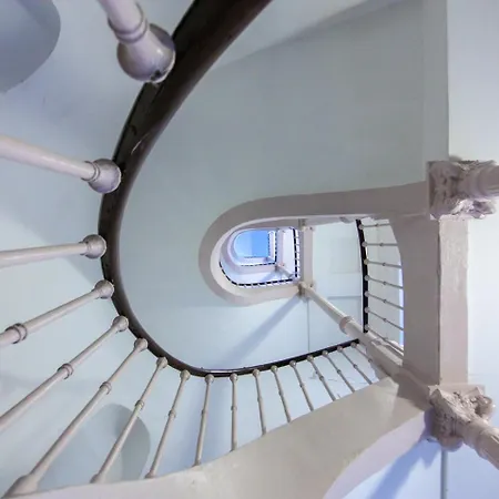 Elegant Lesser Town Escape Apartment Prag