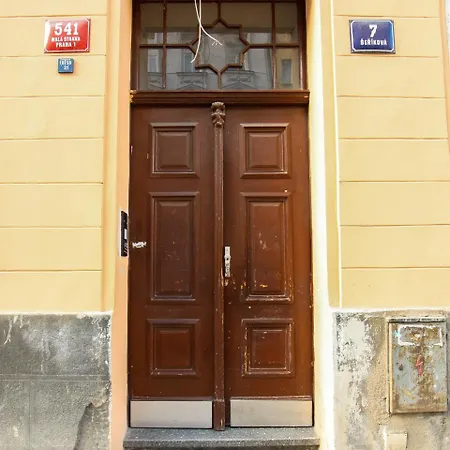 Elegant Lesser Town Escape *