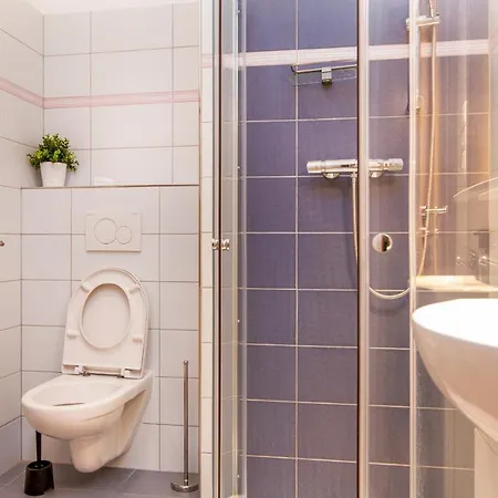 Apartment Elegant Lesser Town Escape *