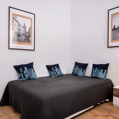 Apartment Elegant Lesser Town Escape *